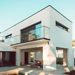 בית נופש Elegant Architect-designed In Upper Corsica Taglio-Isolaccio