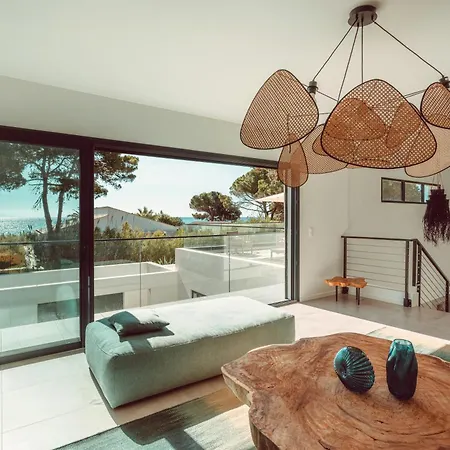 Elegant Architect-designed In Upper Corsica Vakantiehuis Taglio-Isolaccio